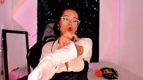 Snapshot of poison_willow chatting on 01/27/25, 05:26 Willow Hours 12pm to 630pm Colombian time FRIDAY AND SUNDAY FREE DAYS online show from 01/27/25, 05:26