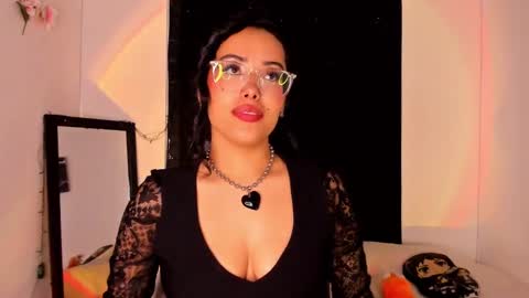 Snapshot of poison_willow chatting on 02/04/25, 08:17 Willow Hours 12pm to 630pm Colombian time FRIDAY AND SUNDAY FREE DAYS online show from 02/04/25, 08:17