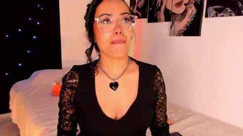 Snapshot of poison_willow chatting on 02/04/25, 11:27 Willow Hours 12pm to 630pm Colombian time FRIDAY AND SUNDAY FREE DAYS online show from 02/04/25, 11:27