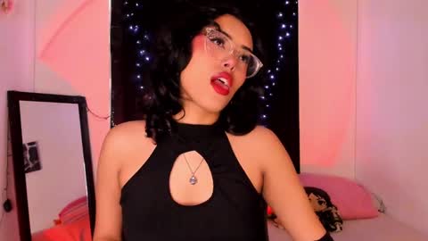 Snapshot of poison_willow chatting on 02/19/25, 05:38 Willow Hours 12pm to 630pm Colombian time FRIDAY AND SUNDAY FREE DAYS online show from 02/19/25, 05:38