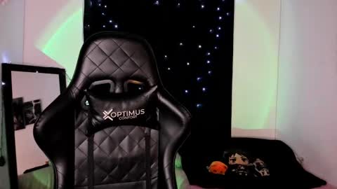 Snapshot of poison_willow chatting on 02/26/25, 09:48 Willow Hours 12pm to 630pm Colombian time FRIDAY AND SUNDAY FREE DAYS online show from 02/26/25, 09:48