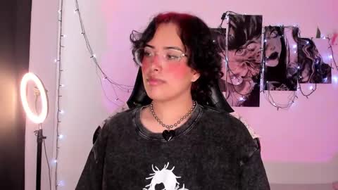 Snapshot of poison_willow chatting on 09/09/25, 04:06 Willow Hours 12pm to 630pm Colombian time FRIDAY AND SUNDAY FREE DAYS online show from 09/09/25, 04:06