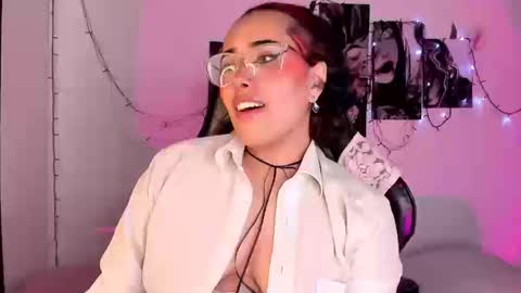 Snapshot of poison_willow chatting on 09/17/25, 06:31 Willow Hours 12pm to 630pm Colombian time FRIDAY AND SUNDAY FREE DAYS online show from 09/17/25, 06:31