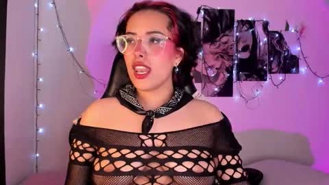 Snapshot of poison_willow chatting on 09/22/25, 05:37 Willow Hours 12pm to 630pm Colombian time FRIDAY AND SUNDAY FREE DAYS online show from 09/22/25, 05:37