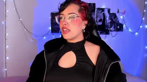 Snapshot of poison_willow chatting on 10/01/25, 05:19 Willow Hours 12pm to 630pm Colombian time FRIDAY AND SUNDAY FREE DAYS online show from 10/01/25, 05:19