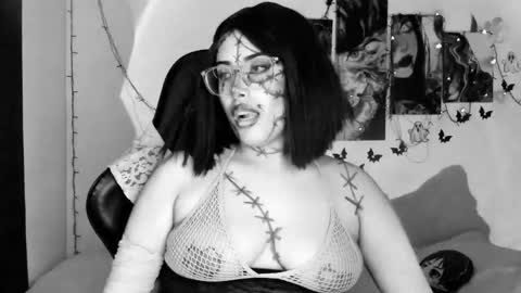 Snapshot of poison_willow chatting on 10/18/25, 05:46 Willow Hours 12pm to 630pm Colombian time FRIDAY AND SUNDAY FREE DAYS online show from 10/18/25, 05:46