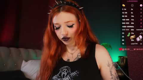 Snapshot of poisonivvy_ chatting on 01/08/25, 08:38 next streams mon wed sat sun 5am-1pm utc online show from 01/08/25, 08:38
