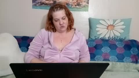 Snapshot of poisonivyvixen chatting on 02/05/25, 10:44 Poison Ivy online show from 02/05/25, 10:44