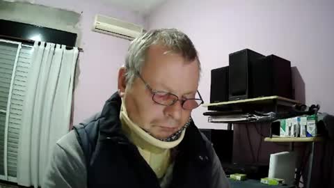 Snapshot of pol22010 chatting on 06/12/26, 10:41 Polako online show from 06/12/26, 10:41