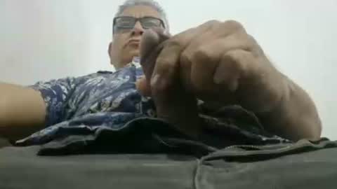 poli online show from 10/26/25, 11:42