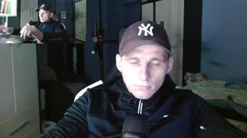 Poliglot online show from 10/11/25, 12:43