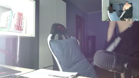 Poliglot online show from 11/30/25, 12:42