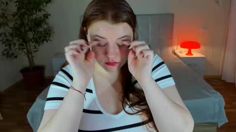 Polina online show from 12/17/25, 06:14