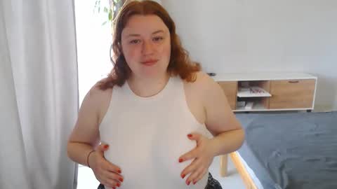 Snapshot of polinasallivan chatting on 04/24/26, 01:24 Polina online show from 04/24/26, 01:24