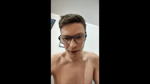 Snapshot of polish2000 chatting on 12/20/25, 02:57 Polish Boy online show from 12/20/25, 02:57