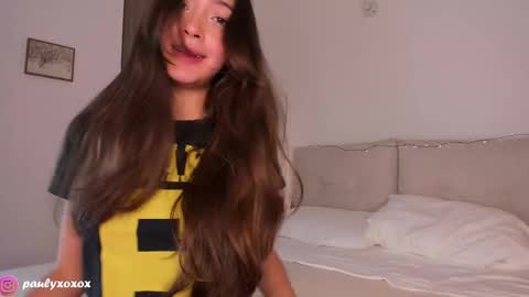 Polly online show from 09/18/25, 02:41