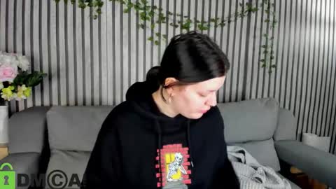 Polly online show from 11/16/25, 01:22