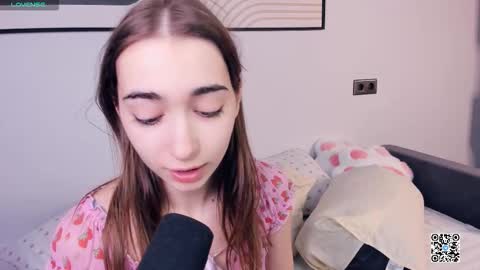 Polly online show from 09/18/25, 07:32