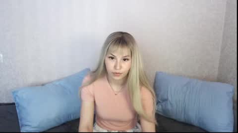 Snapshot of polly_holyy chatting on 05/15/26, 02:18 Polly online show from 05/15/26, 02:18