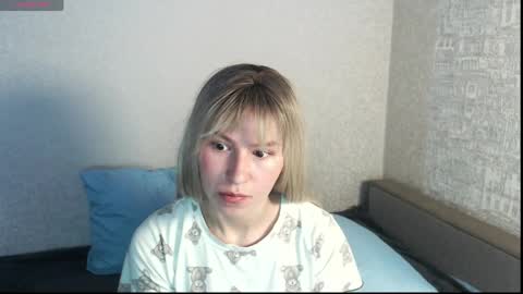 Snapshot of polly_holyy chatting on 05/18/26, 12:40 Polly online show from 05/18/26, 12:40