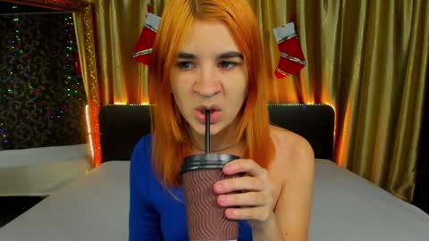 Snapshot of polly_love_ chatting on 12/17/24, 01:16 Polly online show from 12/17/24, 01:16