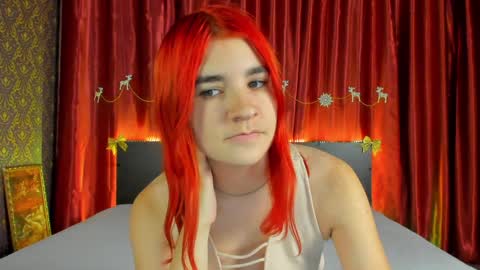 Snapshot of polly_love_ chatting on 12/24/24, 10:33 Polly online show from 12/24/24, 10:33