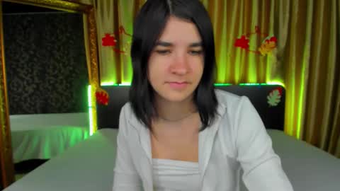 Snapshot of polly_love_ chatting on 10/20/25, 06:03 Polly online show from 10/20/25, 06:03