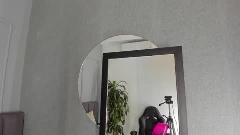 POLLY online show from 11/15/25, 10:34