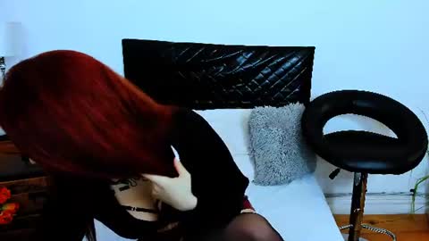 Snapshot of pollyflowers chatting on 07/20/26, 12:36 Polly online show from 07/20/26, 12:36