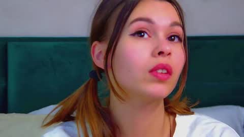 Polly online show from 03/11/25, 12:44