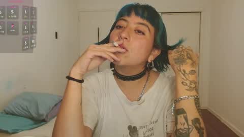 Poly online show from 04/22/26, 02:14