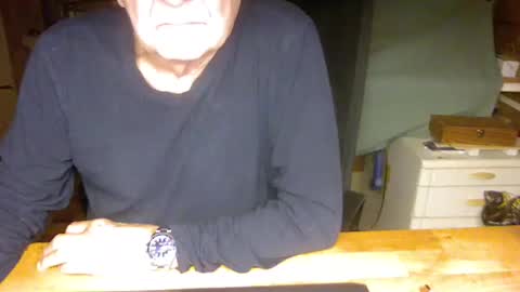 Snapshot of pomme1949 chatting on 12/23/24, 08:44 pomme1949 online show from 12/23/24, 08:44