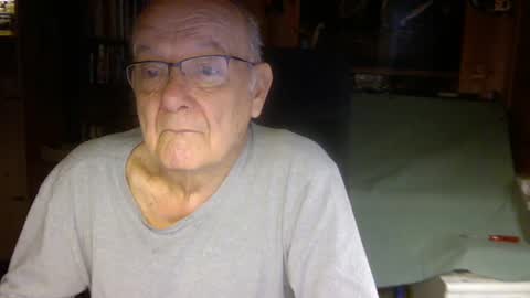 Snapshot of pomme1949 chatting on 12/28/24, 10:47 pomme1949 online show from 12/28/24, 10:47