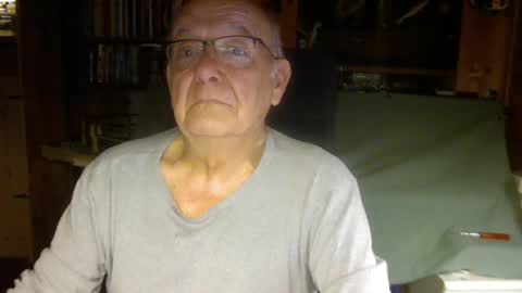 Snapshot of pomme1949 chatting on 12/28/24, 05:14 pomme1949 online show from 12/28/24, 05:14