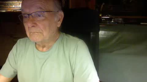 Snapshot of pomme1949 chatting on 02/23/25, 05:18 pomme1949 online show from 02/23/25, 05:18