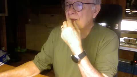 Snapshot of pomme1949 chatting on 10/29/25, 11:01 pomme1949 online show from 10/29/25, 11:01