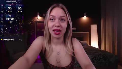 Snapshot of pooja_hegde chatting on 09/12/25, 01:06 Eva online show from 09/12/25, 01:06