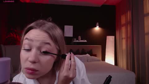 Snapshot of pooja_hegde chatting on 10/01/25, 01:11 Eva online show from 10/01/25, 01:11