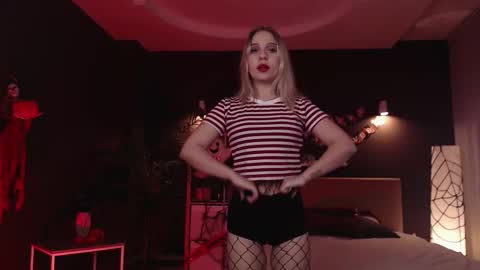 Snapshot of pooja_hegde chatting on 10/31/25, 01:06 Eva online show from 10/31/25, 01:06