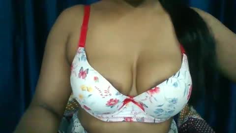 Snapshot of poojalady chatting on 09/21/25, 04:58 poojalady online show from 09/21/25, 04:58