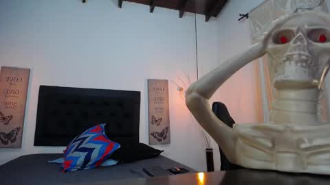 Snapshot of pool_vega chatting on 10/20/25, 12:27 pool online show from 10/20/25, 12:27