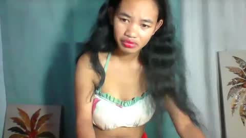 Snapshot of poppy_kelley chatting on 05/03/26, 04:29 Lilly online show from 05/03/26, 04:29