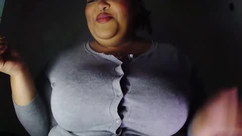 Snapshot of poppyprincess261371 chatting on 11/08/25, 06:02 poppyprincess261371 online show from 11/08/25, 06:02