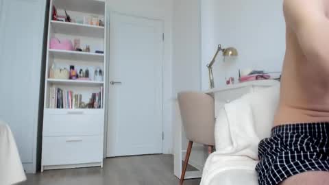 Bella  online show from 12/04/25, 12:14