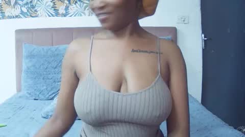 Snapshot of portableamber chatting on 12/17/25, 11:49 portableamber online show from 12/17/25, 11:49