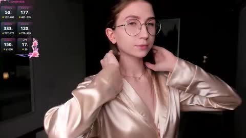 Elizabeth online show from 11/18/25, 07:07