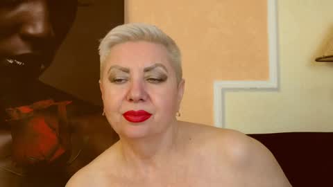 Snapshot of posh_lady chatting on 02/07/25, 06:03 LADY POSH online show from 02/07/25, 06:03