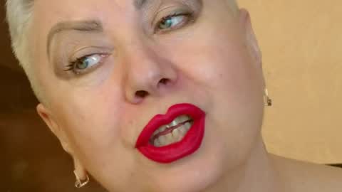 Snapshot of posh_lady chatting on 03/11/25, 09:59 LADY POSH online show from 03/11/25, 09:59