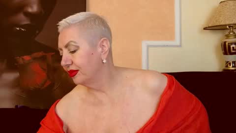 Snapshot of posh_lady chatting on 10/07/25, 09:23 LADY POSH online show from 10/07/25, 09:23