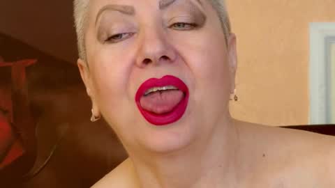 Snapshot of posh_lady chatting on 10/15/25, 08:42 LADY POSH online show from 10/15/25, 08:42